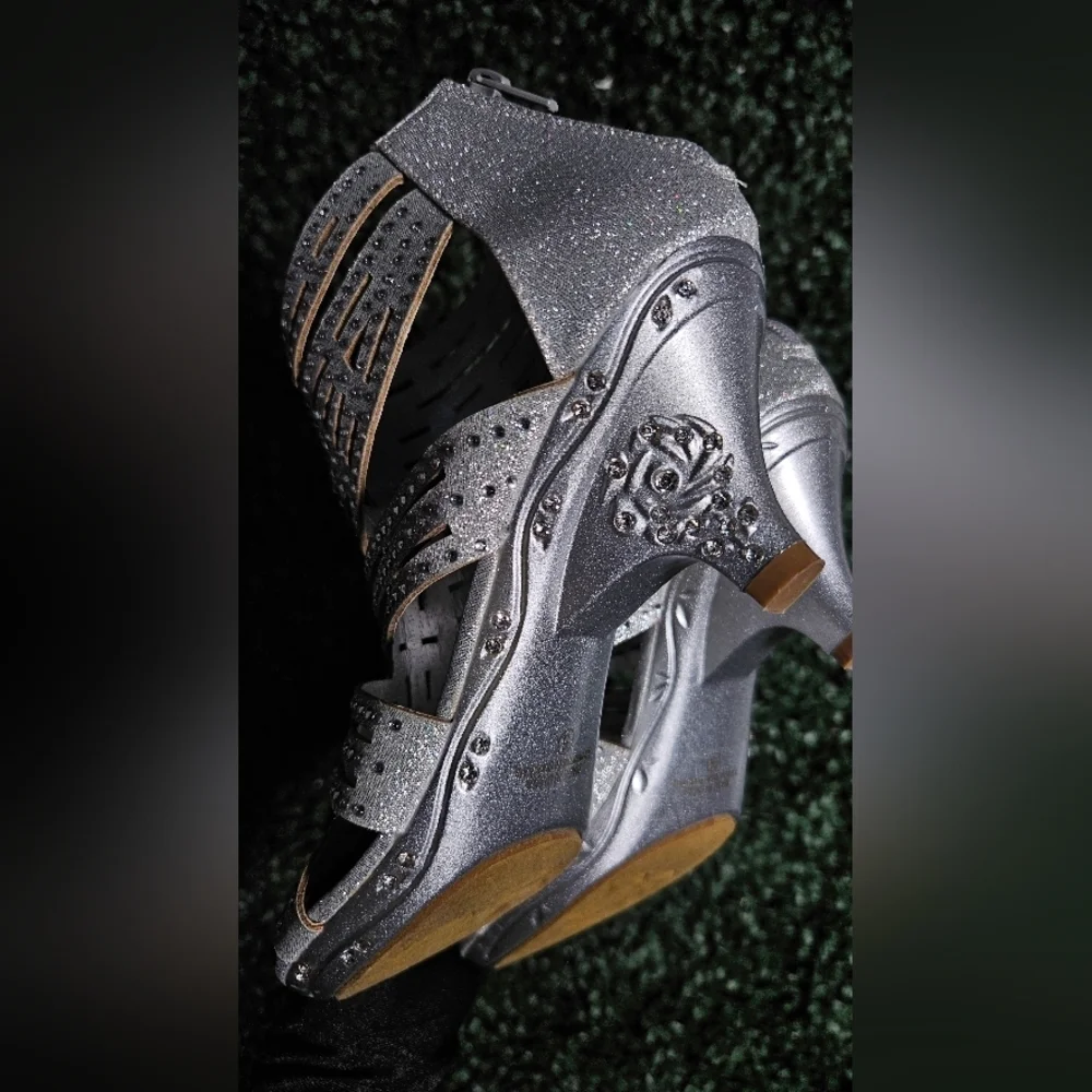 Dream Pairs Silver Strappy Heels